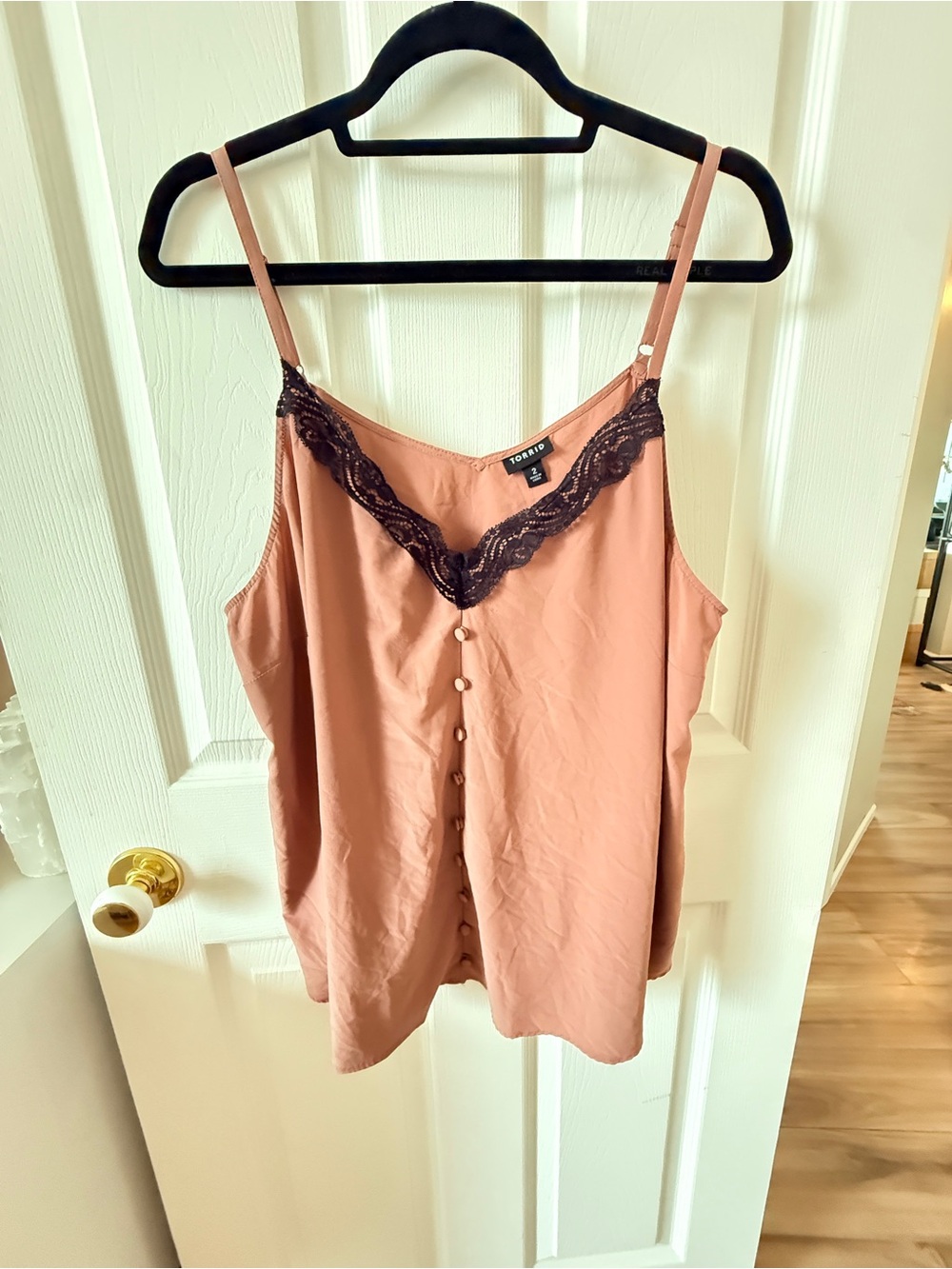 torrid dusty rose camisole with dark lace trim and front buttons